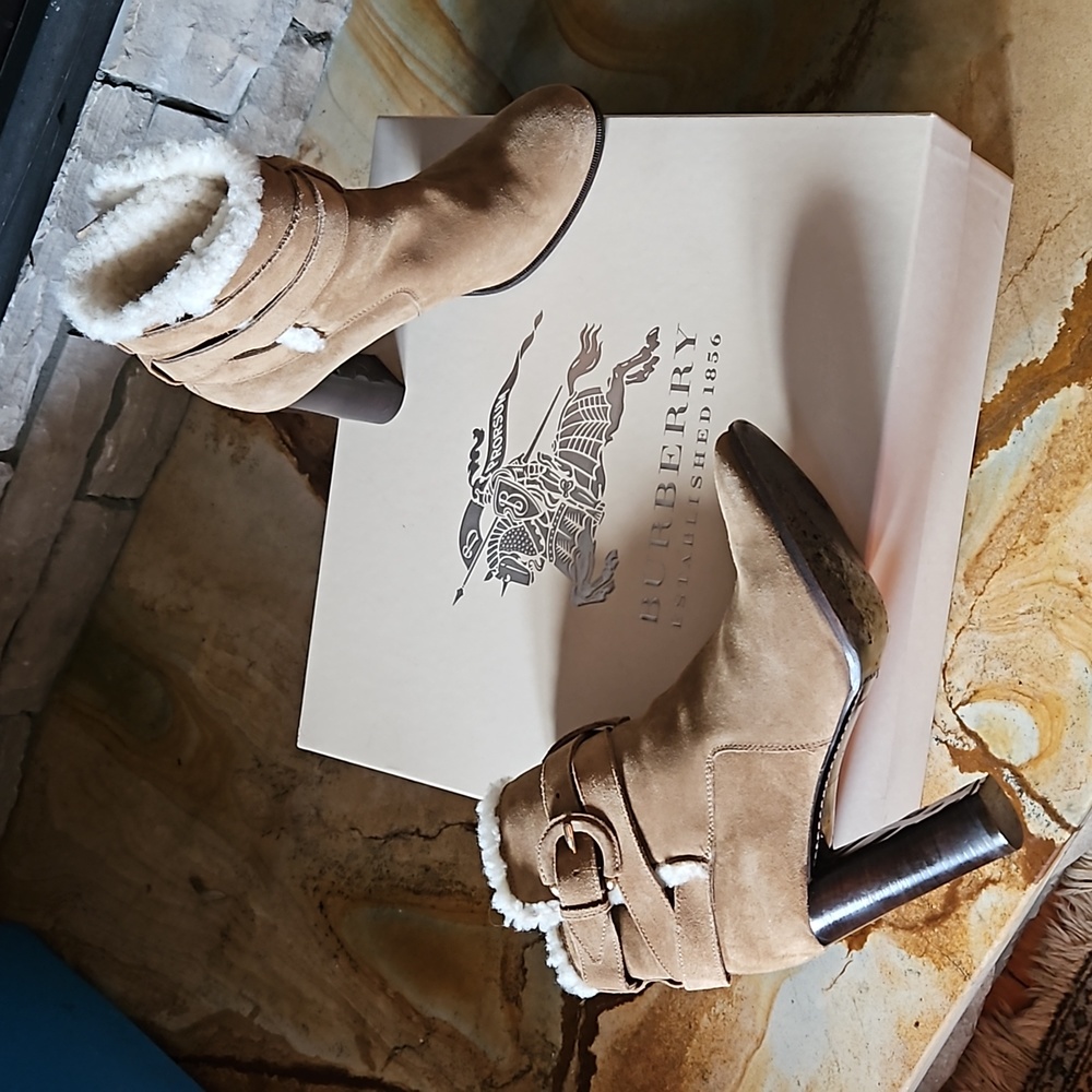 Authentic Burberry booties - Picture 9 of 11